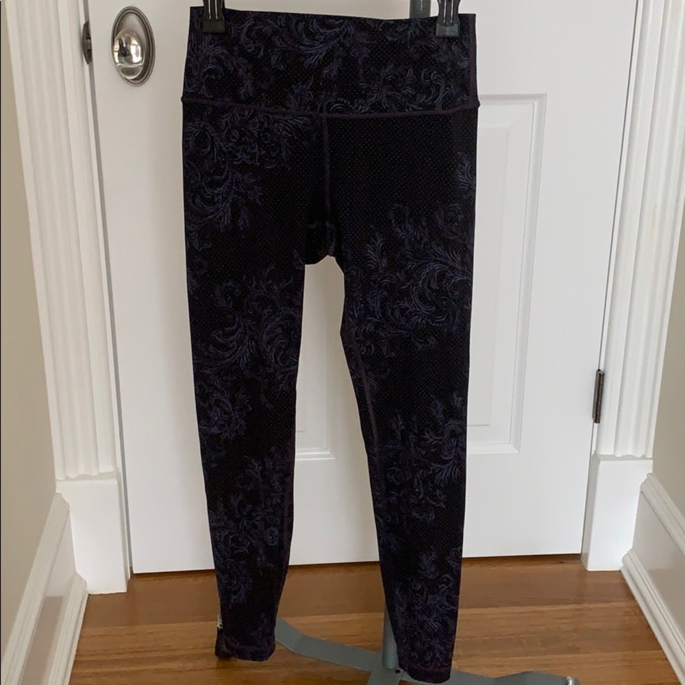 Lululemon Wunder Under 25”  Tight !